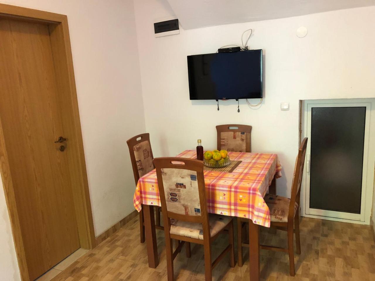 Apartment Villa Nikola 블라체 외부 사진